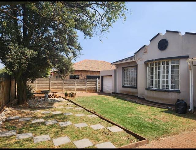 3 BEDROOM HOUSE FOR SALE IN SELECTION PARK